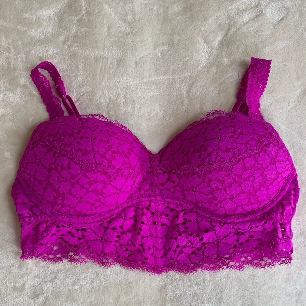 bright pink victoria’s secret bralette